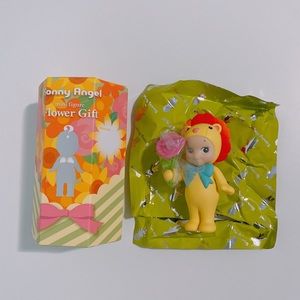 Sonny Angel Flower Gift Series Rose Lion Yellow Figure
